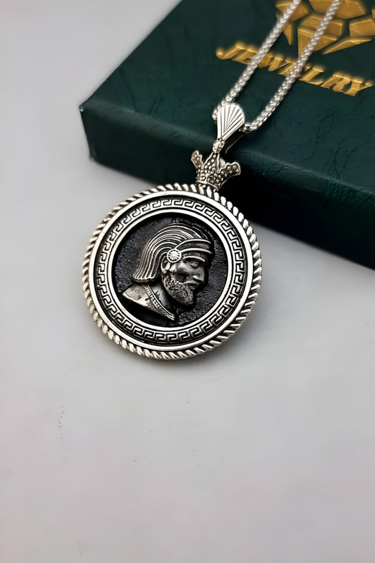 گردنبند کوروش کبیر