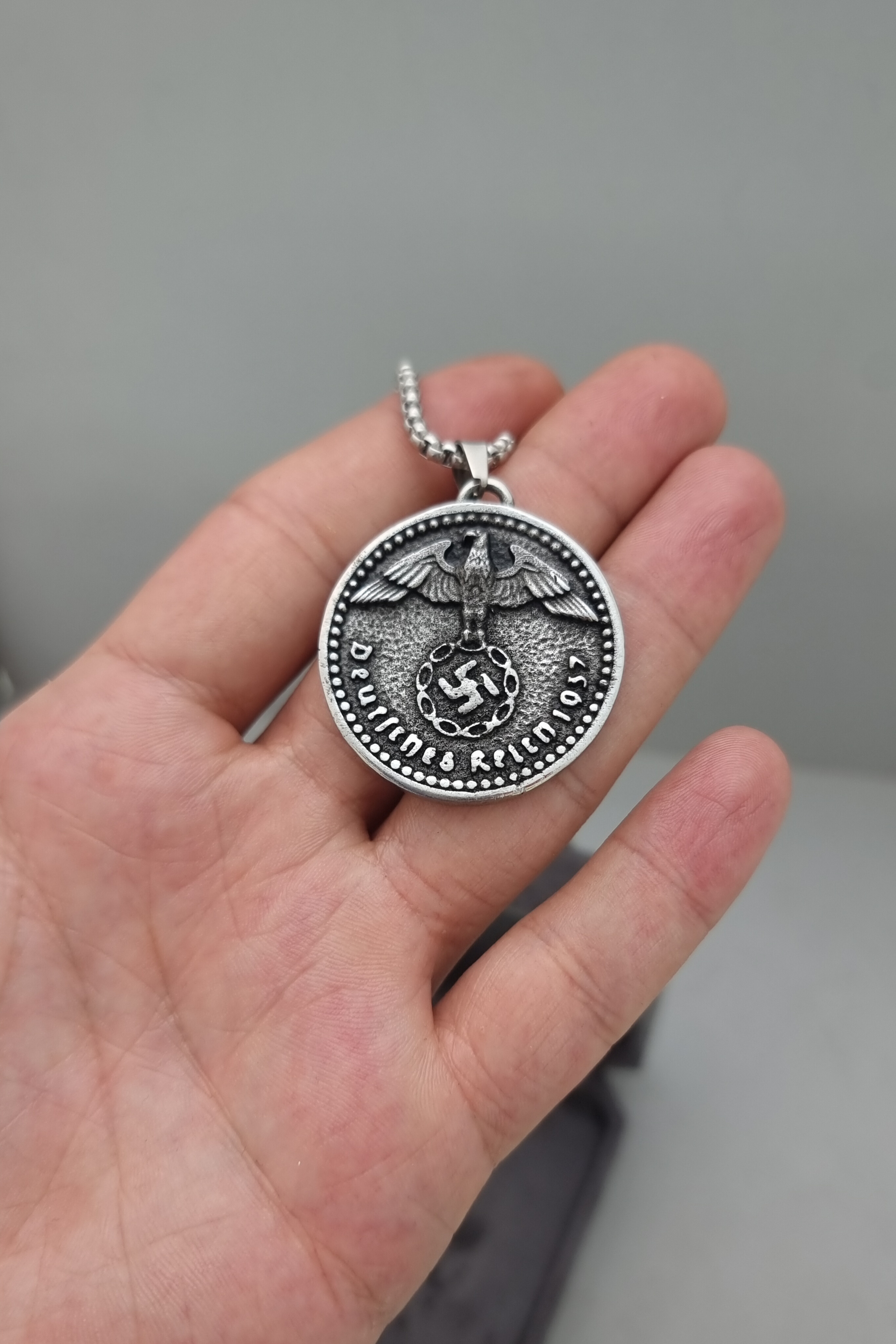 گردنبند سواستیکا هیتلر